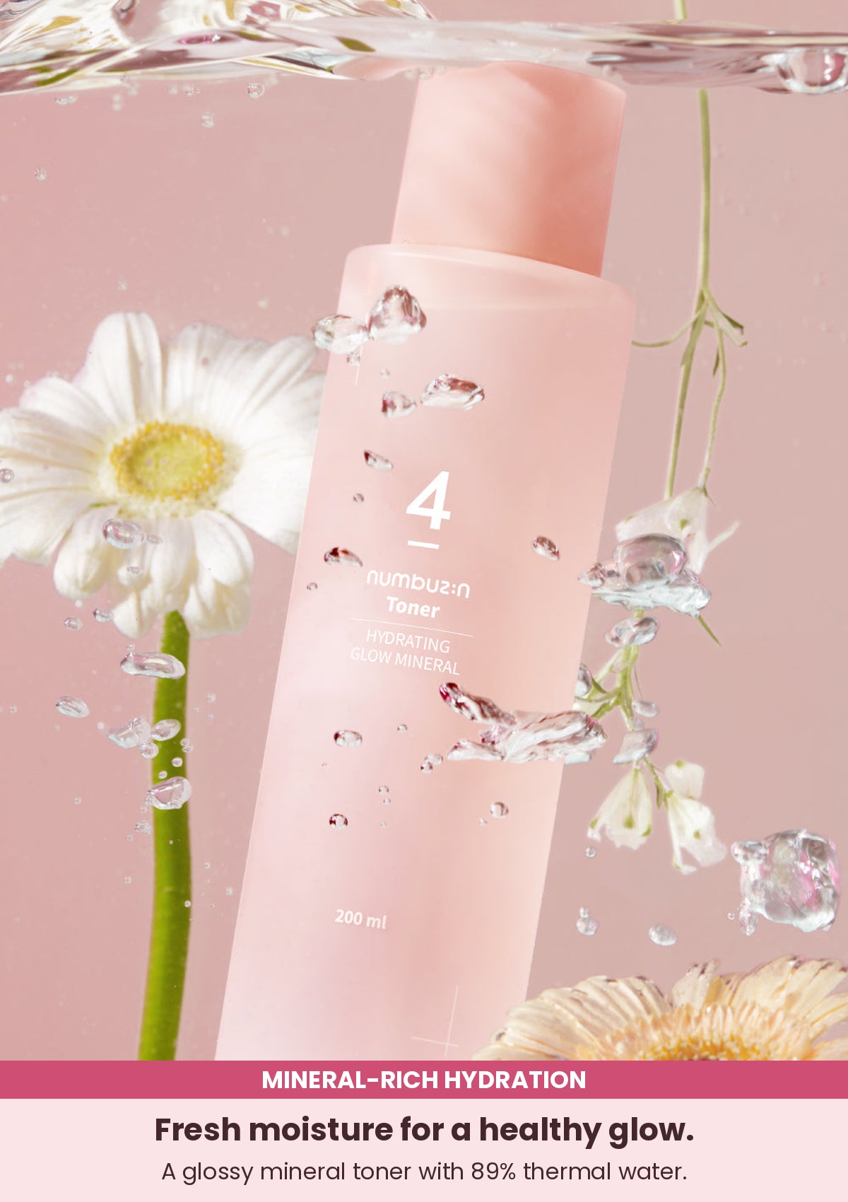 Numbuzin No.4 Hydrating Glow Mineral Toner bottle in a fresh watery setting